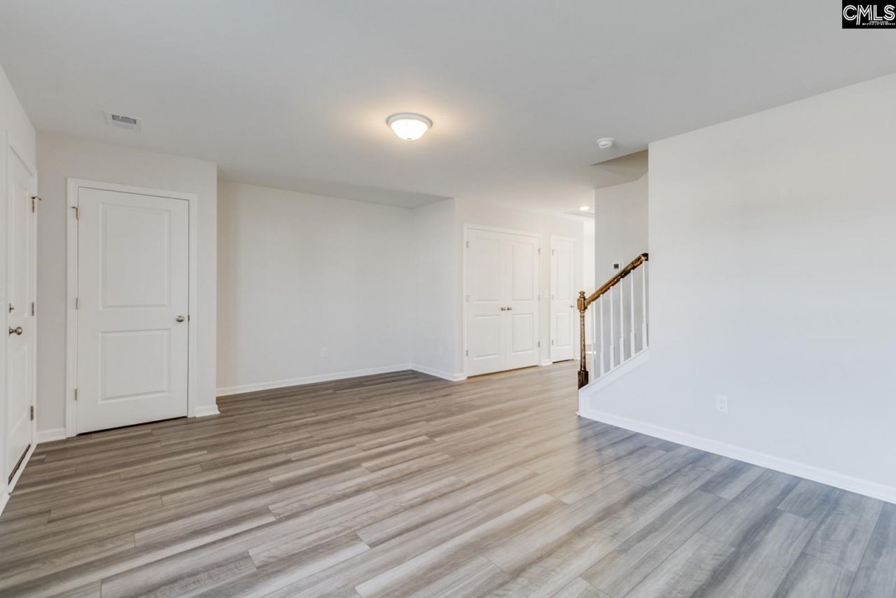 1084 Astoria Drive Photo 5