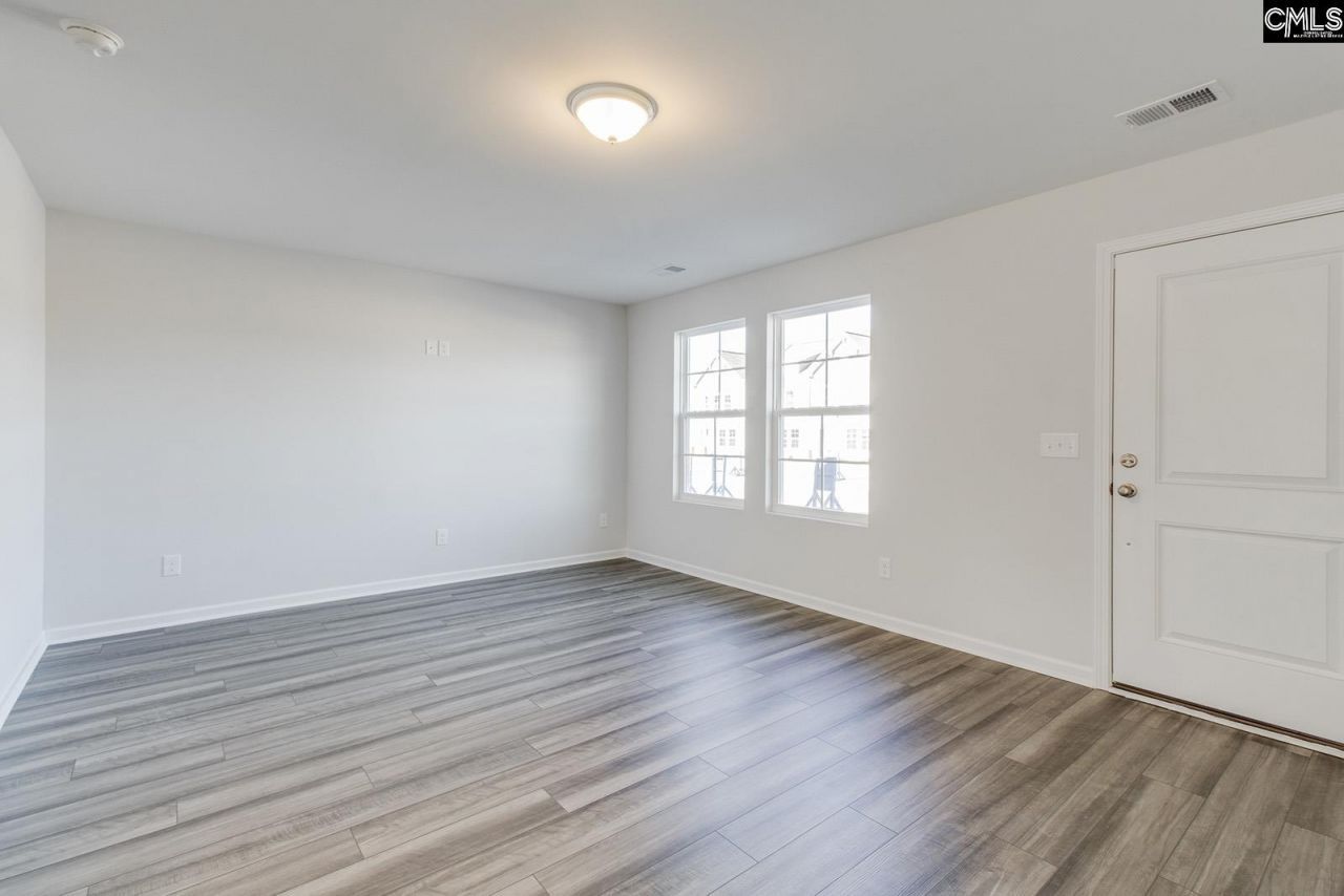 1084 Astoria Drive Photo 7