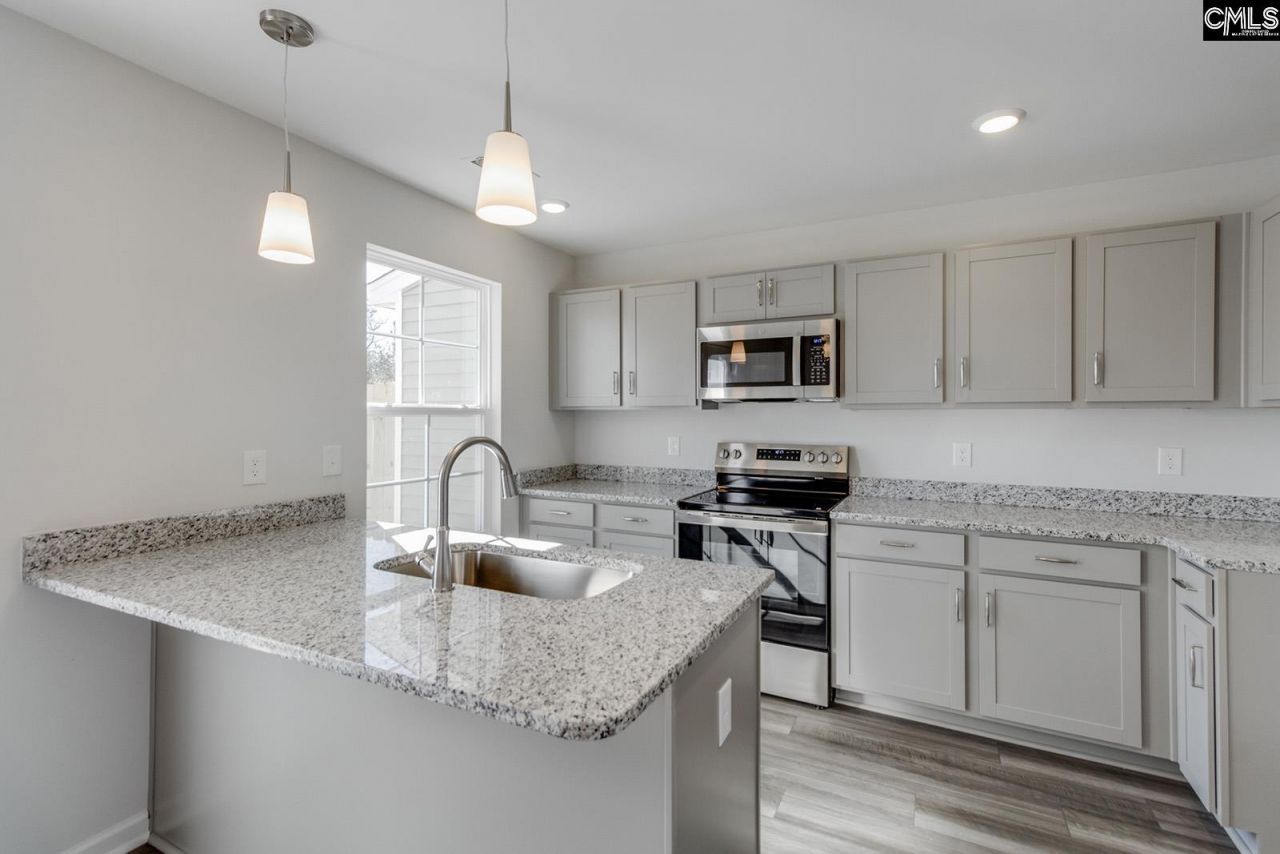 1084 Astoria Drive Photo 8