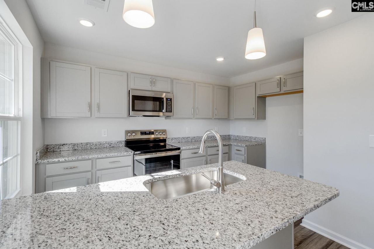 1084 Astoria Drive Photo 9