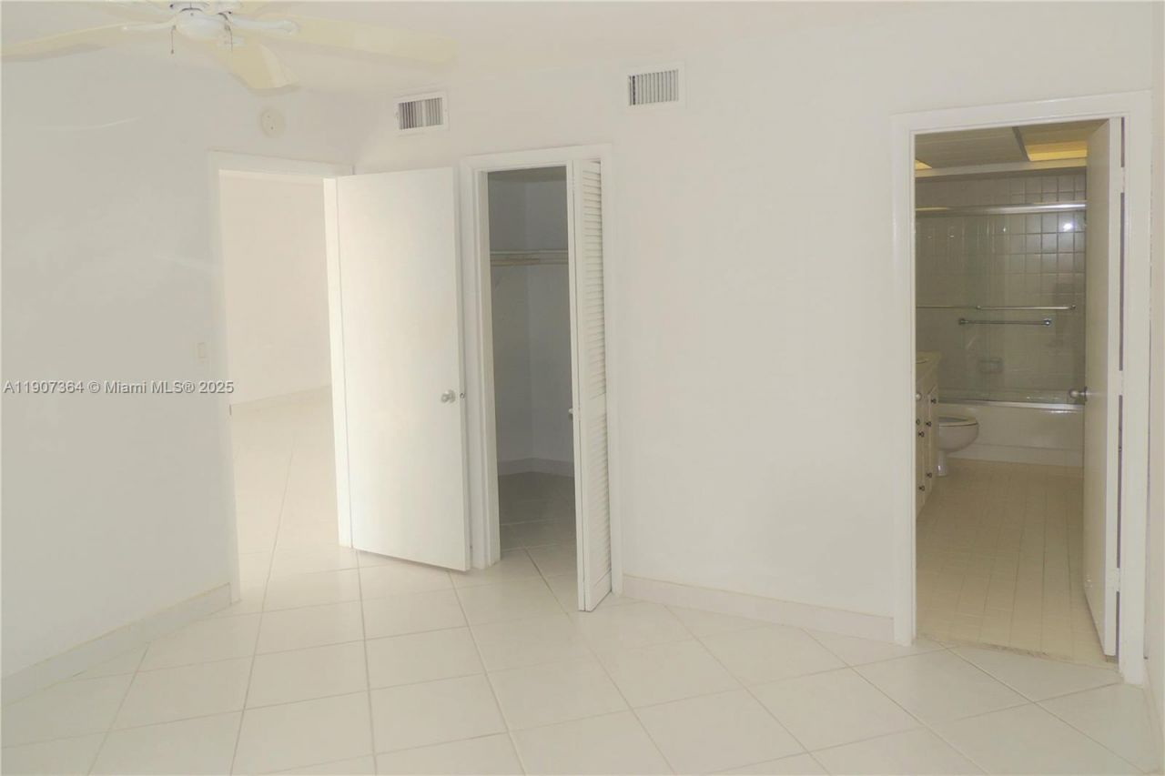 2970 NE 16th Ave, Unit 413, Oakland Park, FL 33334 Photo