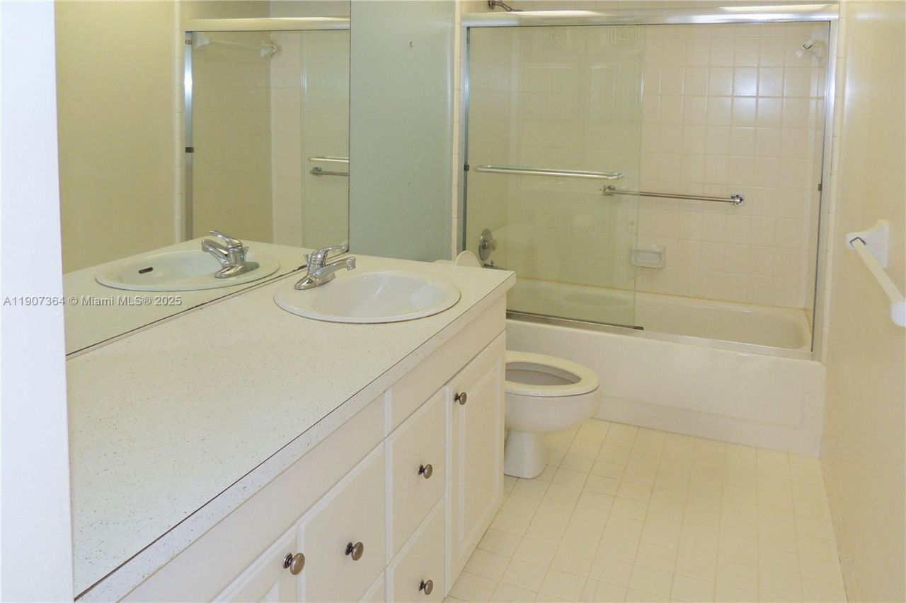 2970 NE 16th Ave, Unit 413, Oakland Park, FL 33334 Photo