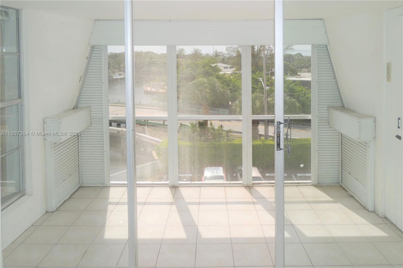 2970 NE 16th Ave, Unit 413, Oakland Park, FL 33334 Photo