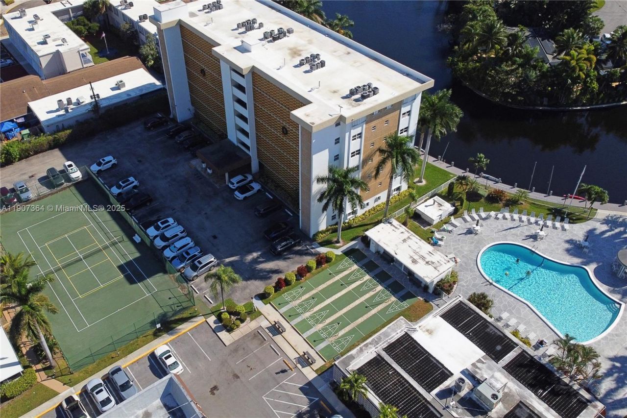 2970 NE 16th Ave, Unit 413, Oakland Park, FL 33334 Photo