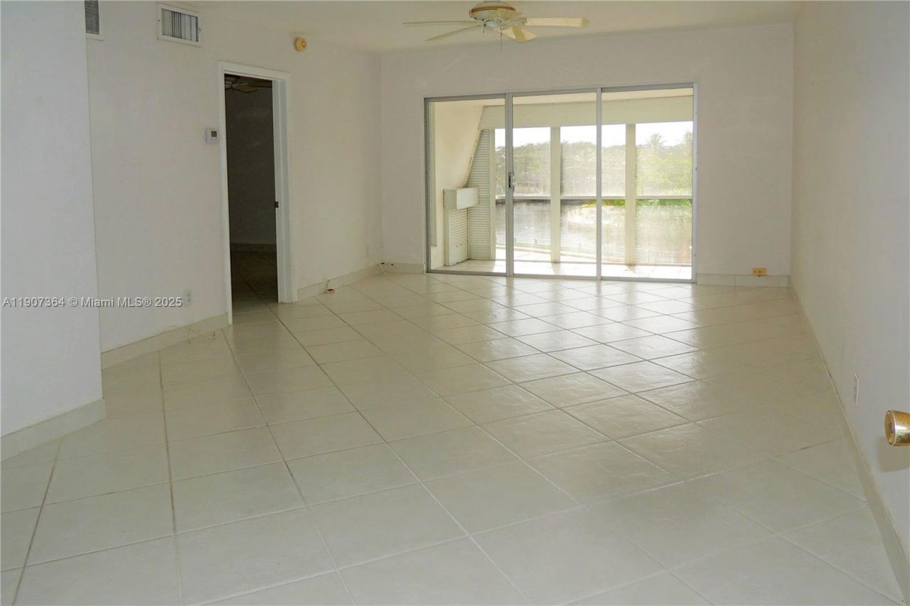 2970 NE 16th Ave, Unit 413, Oakland Park, FL 33334 Photo