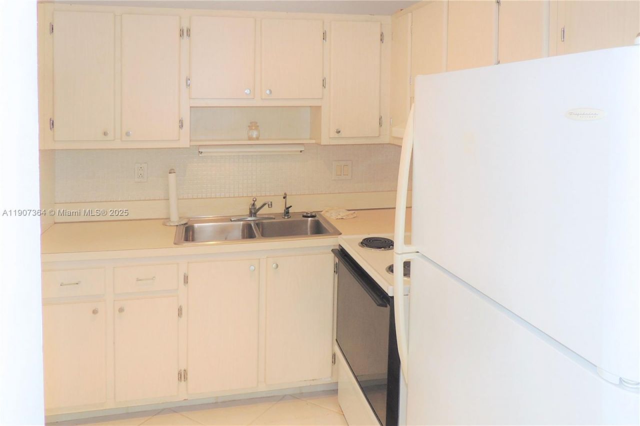 2970 NE 16th Ave, Unit 413, Oakland Park, FL 33334 Photo