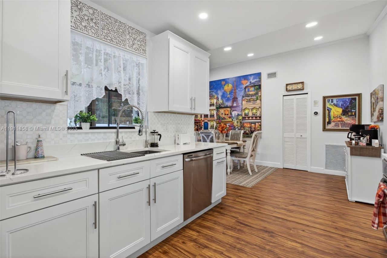 701 NW 41st Ter, Deerfield Beach, FL 33442 Photo