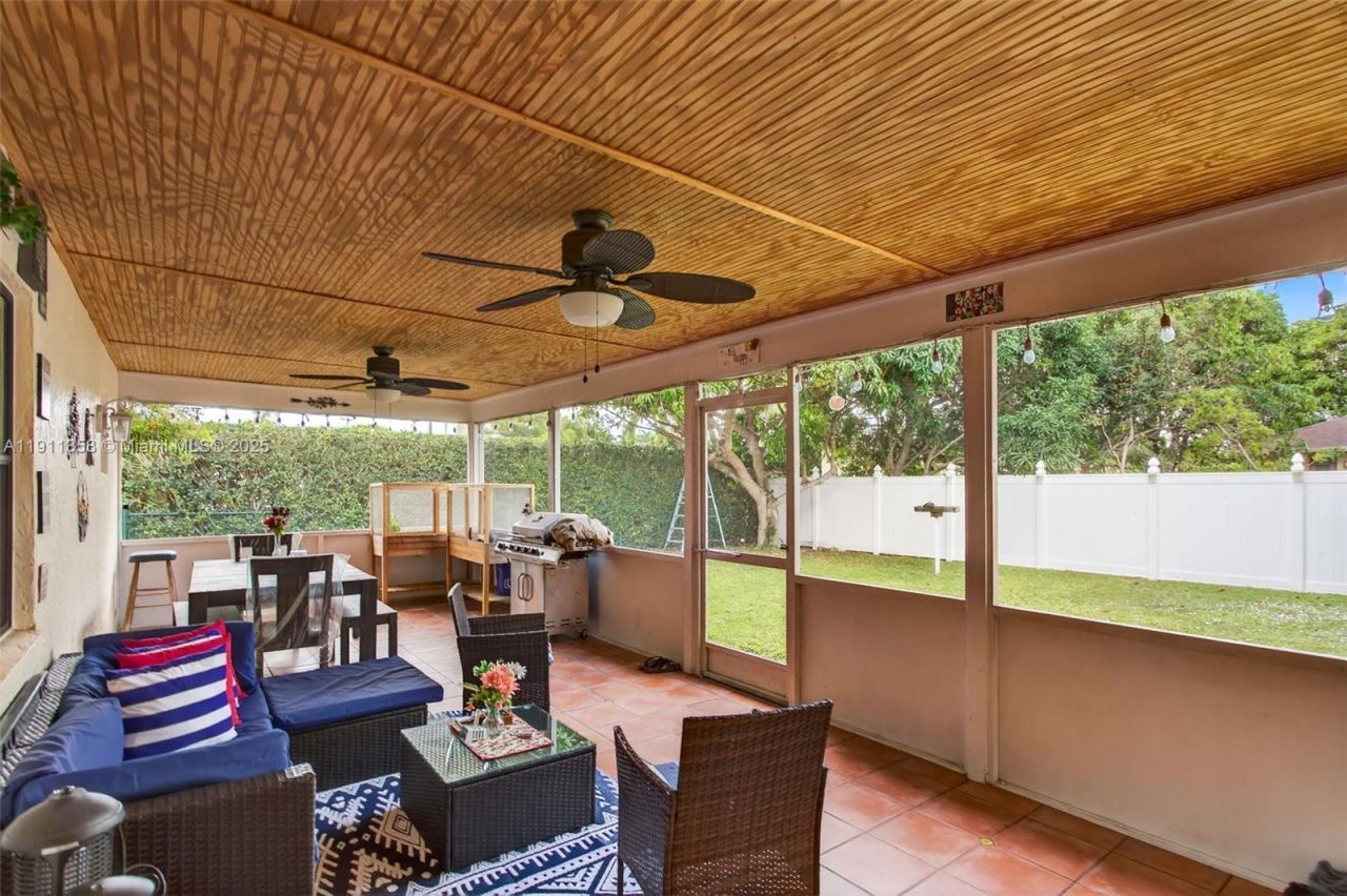 701 NW 41st Ter, Deerfield Beach, FL 33442 Photo