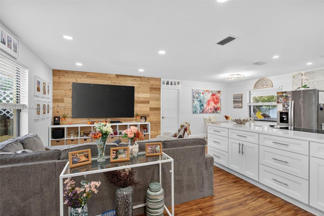 701 NW 41st Ter, Deerfield Beach, FL 33442 Photo