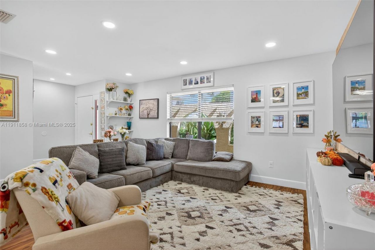 701 NW 41st Ter, Deerfield Beach, FL 33442 Photo