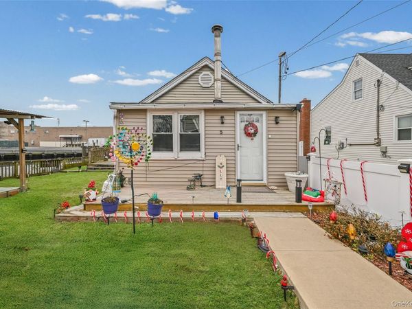 5 Chestnut Road, Inwood, NY 11096