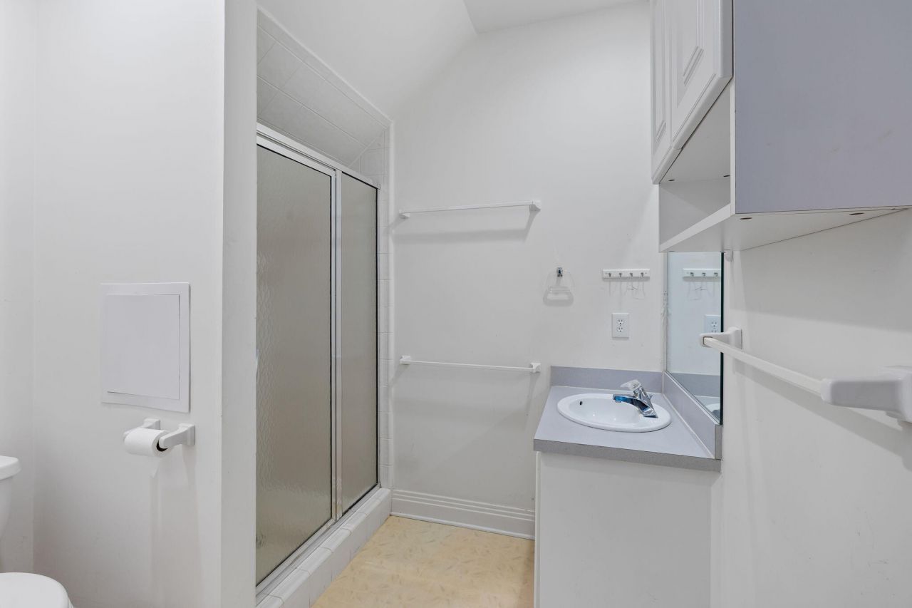 17 Middleton Oaks Road Photo 17