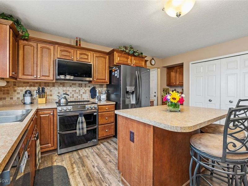 13014 Duquette Avenue NE, Hartville, OH 44632 Photo 12