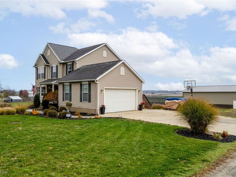 13014 Duquette Avenue NE, Hartville, OH 44632 Photo 3