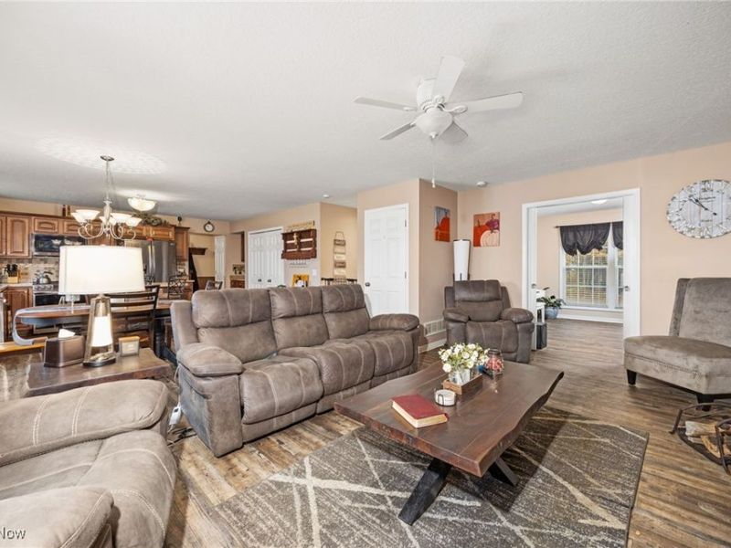 13014 Duquette Avenue NE, Hartville, OH 44632 Photo 8