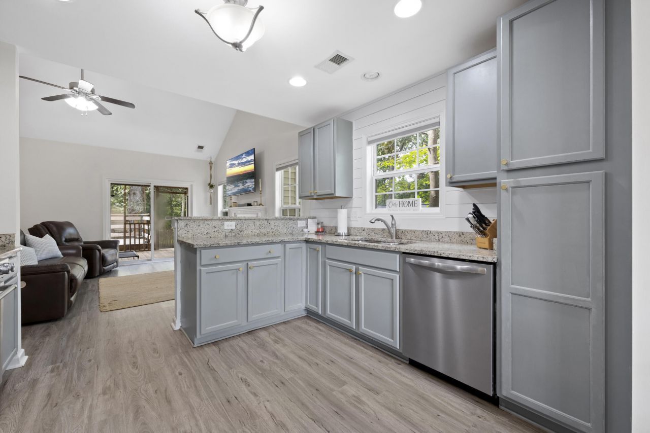 3622 Hilton Drive Photo 11