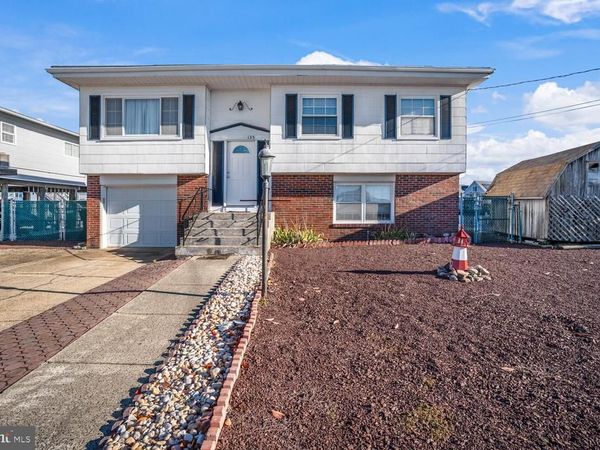 135 E POTOMAC DRIVE, TUCKERTON, NJ 08087