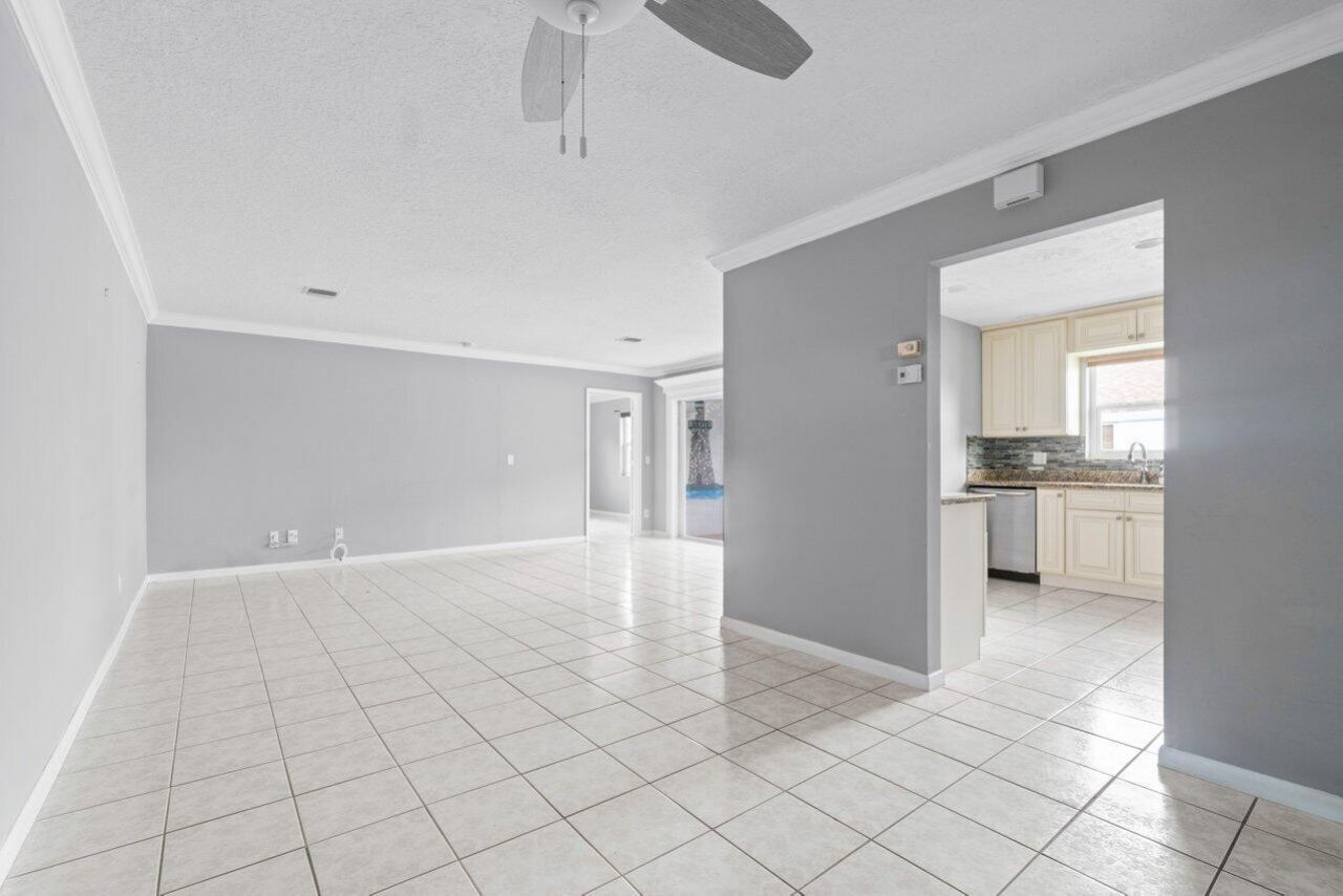 1205 S Lakes End Drive, Unit D2, Fort Pierce, FL 34982 Photo