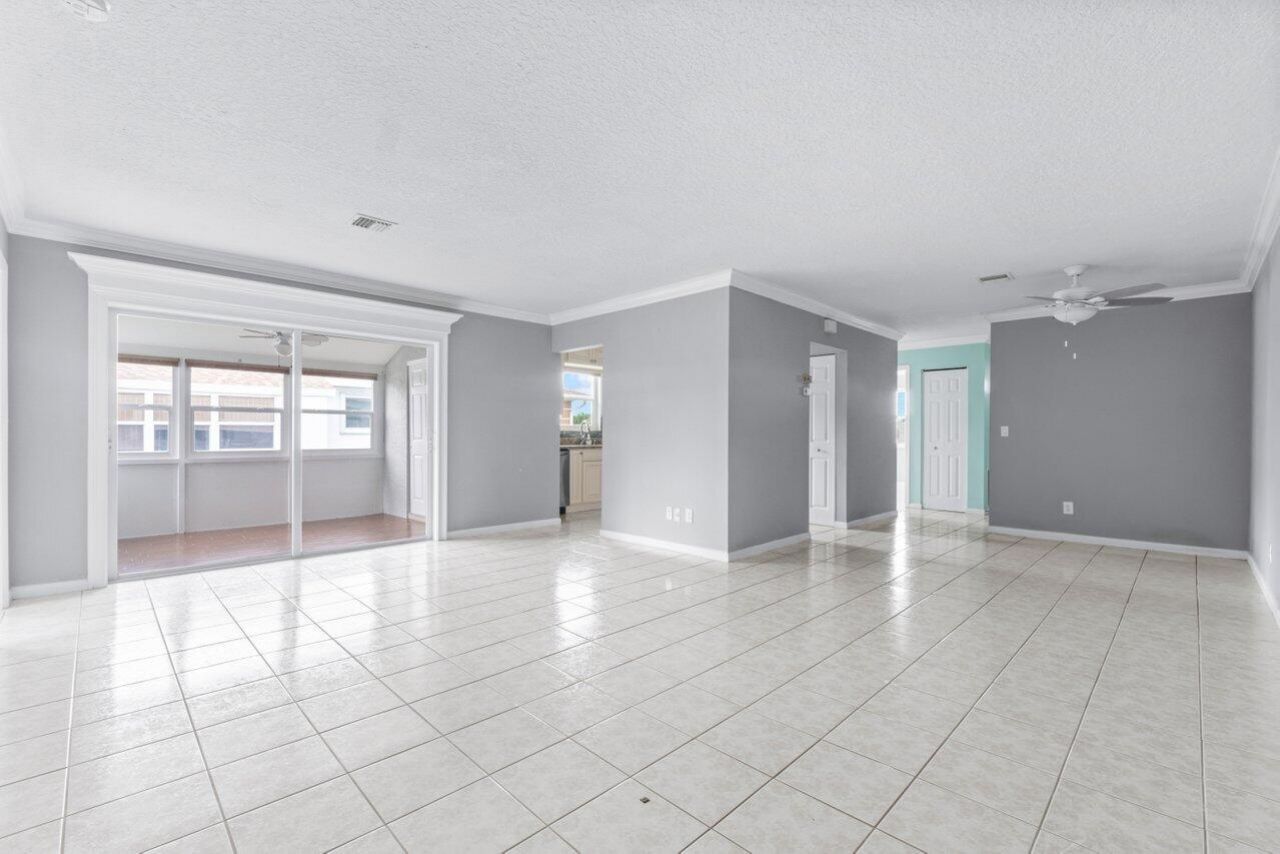 1205 S Lakes End Drive, Unit D2, Fort Pierce, FL 34982 Photo