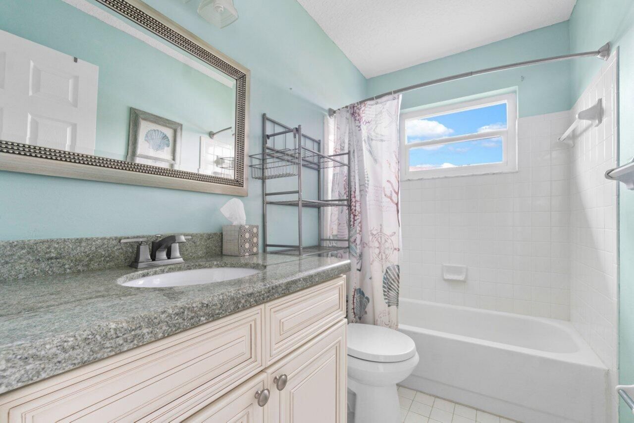 1205 S Lakes End Drive, Unit D2, Fort Pierce, FL 34982 Photo