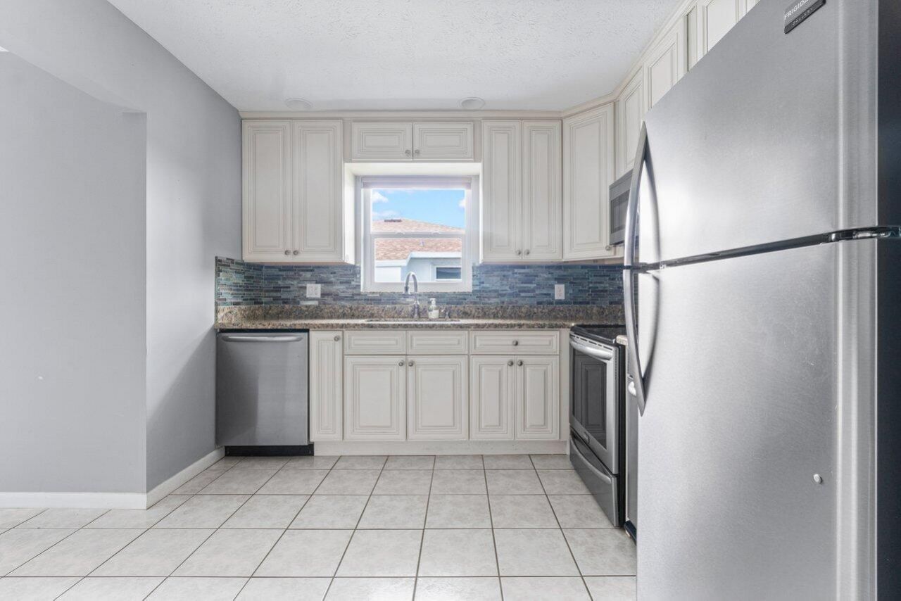 1205 S Lakes End Drive, Unit D2, Fort Pierce, FL 34982 Photo