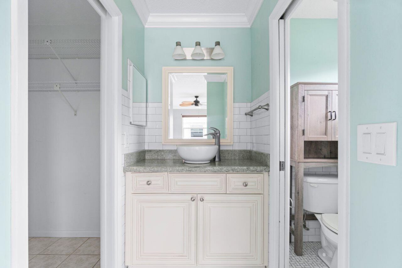 1205 S Lakes End Drive, Unit D2, Fort Pierce, FL 34982 Photo