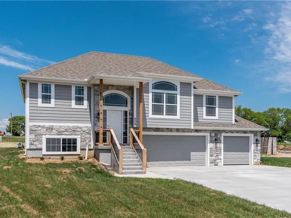 938 168th Court, Basehor, KS 66007