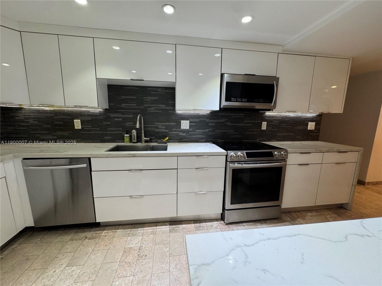 600 Three Islands Blvd, Unit 1206, Hallandale Beach, FL 33009 Photo