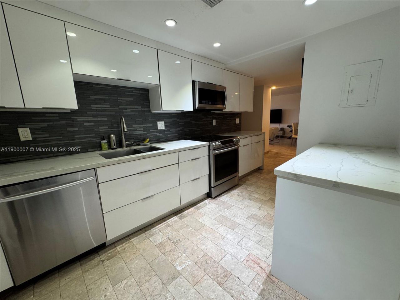600 Three Islands Blvd, Unit 1206, Hallandale Beach, FL 33009 Photo