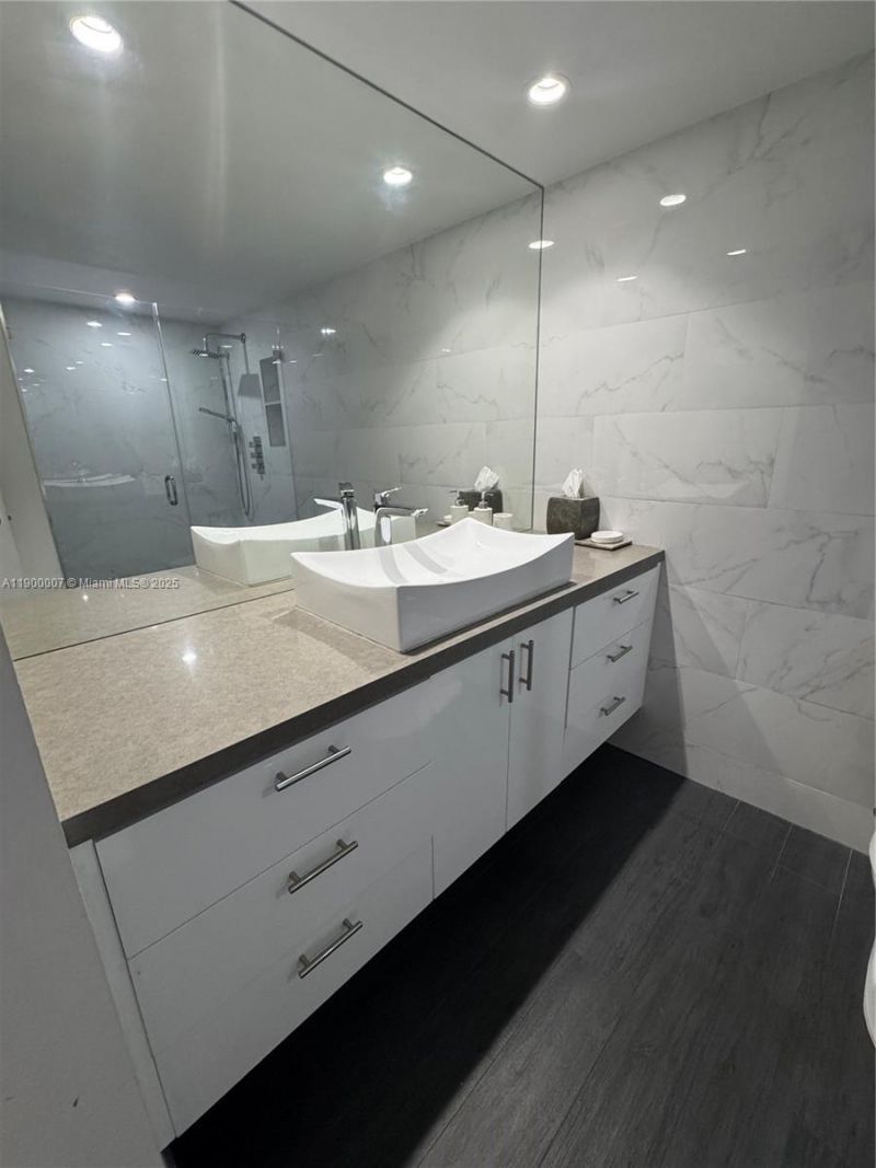 600 Three Islands Blvd, Unit 1206, Hallandale Beach, FL 33009 Photo