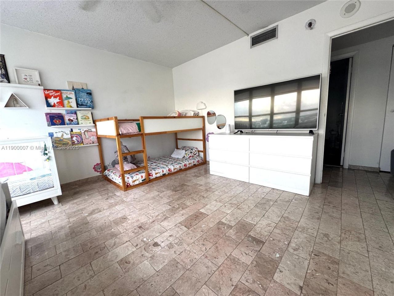 600 Three Islands Blvd, Unit 1206, Hallandale Beach, FL 33009 Photo