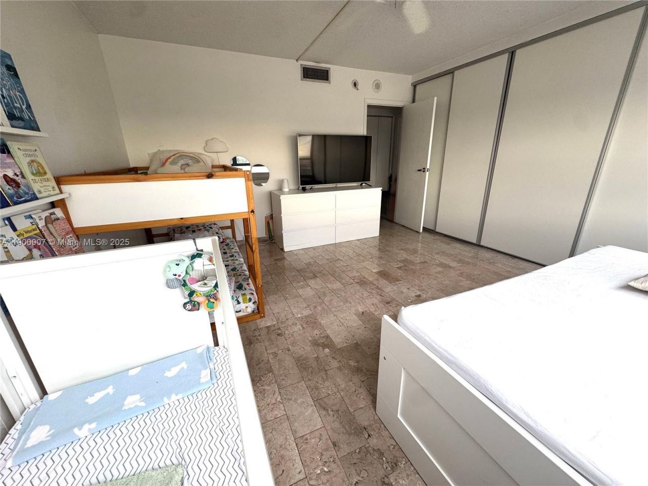 600 Three Islands Blvd, Unit 1206, Hallandale Beach, FL 33009 Photo