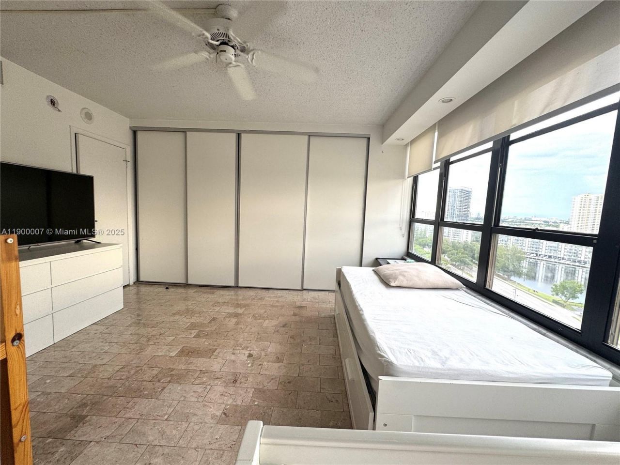 600 Three Islands Blvd, Unit 1206, Hallandale Beach, FL 33009 Photo