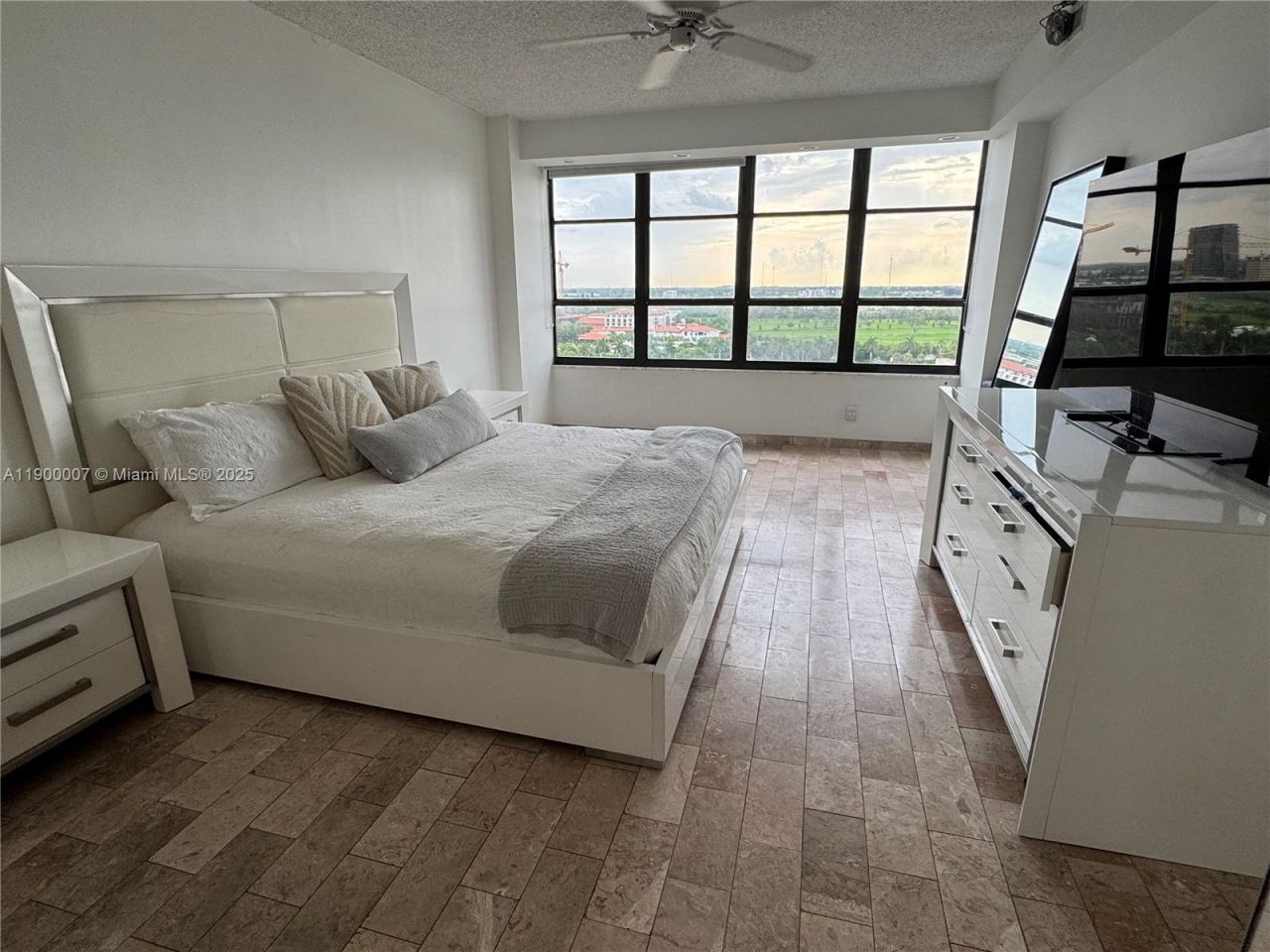 600 Three Islands Blvd, Unit 1206, Hallandale Beach, FL 33009 Photo