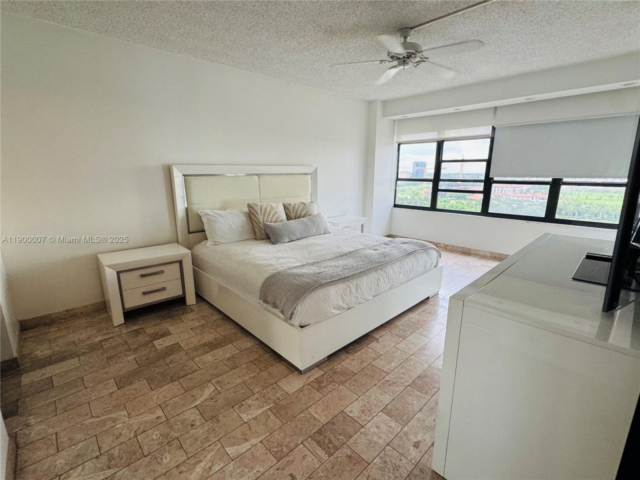 600 Three Islands Blvd, Unit 1206, Hallandale Beach, FL 33009 Photo