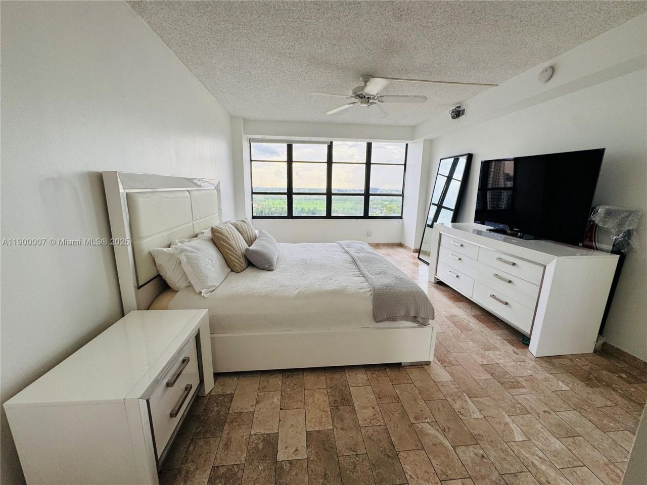 600 Three Islands Blvd, Unit 1206, Hallandale Beach, FL 33009 Photo