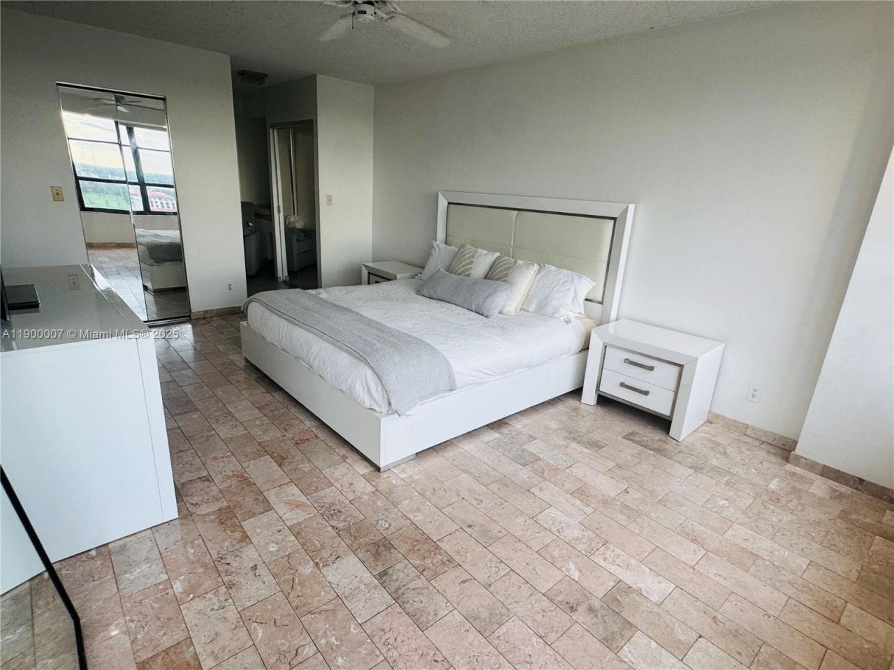 600 Three Islands Blvd, Unit 1206, Hallandale Beach, FL 33009 Photo