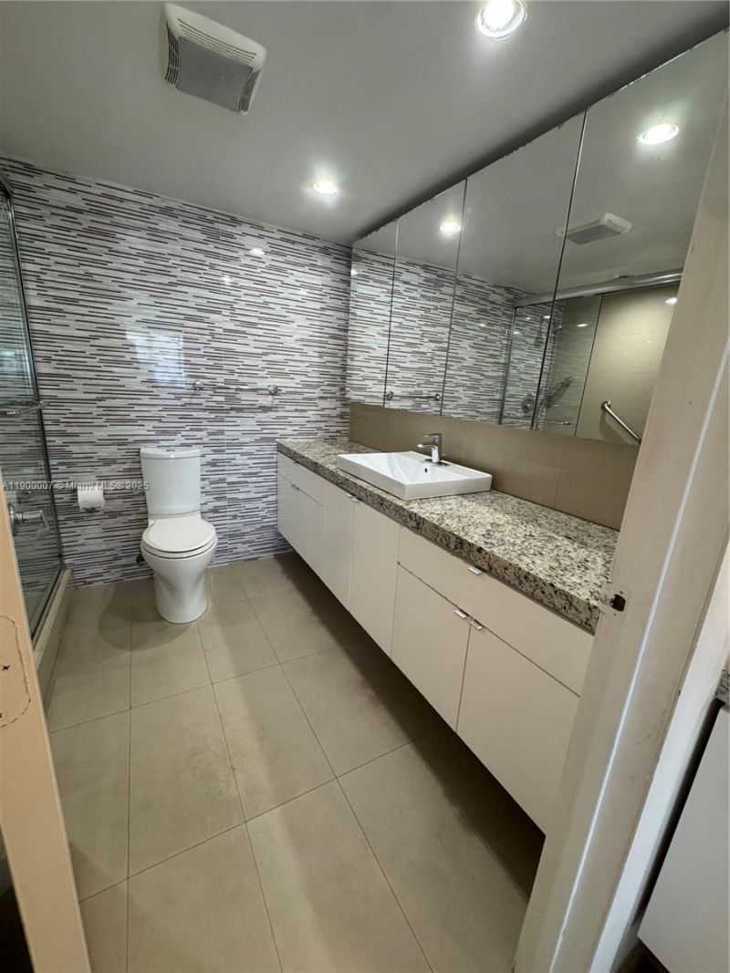 600 Three Islands Blvd, Unit 1206, Hallandale Beach, FL 33009 Photo