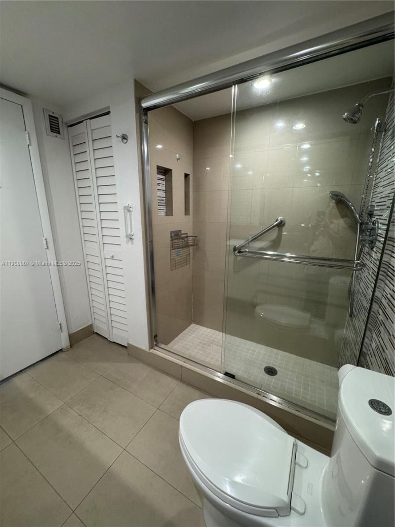 600 Three Islands Blvd, Unit 1206, Hallandale Beach, FL 33009 Photo