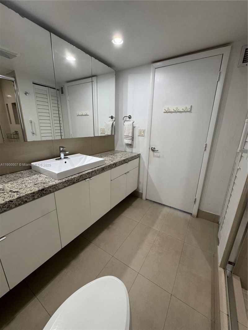 600 Three Islands Blvd, Unit 1206, Hallandale Beach, FL 33009 Photo