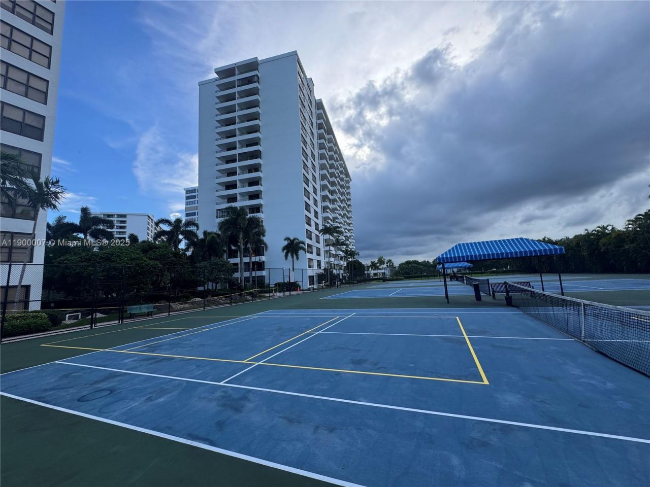 600 Three Islands Blvd, Unit 1206, Hallandale Beach, FL 33009 Photo