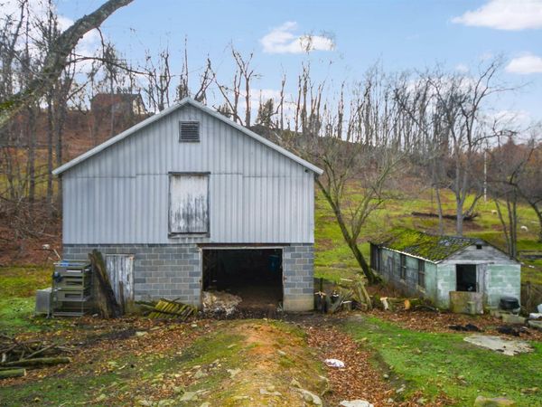 212 Halleck Road, Fairmont, WV 26554