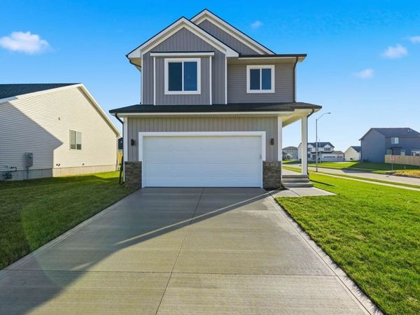 14246 Northpark Drive, Urbandale, IA 50323