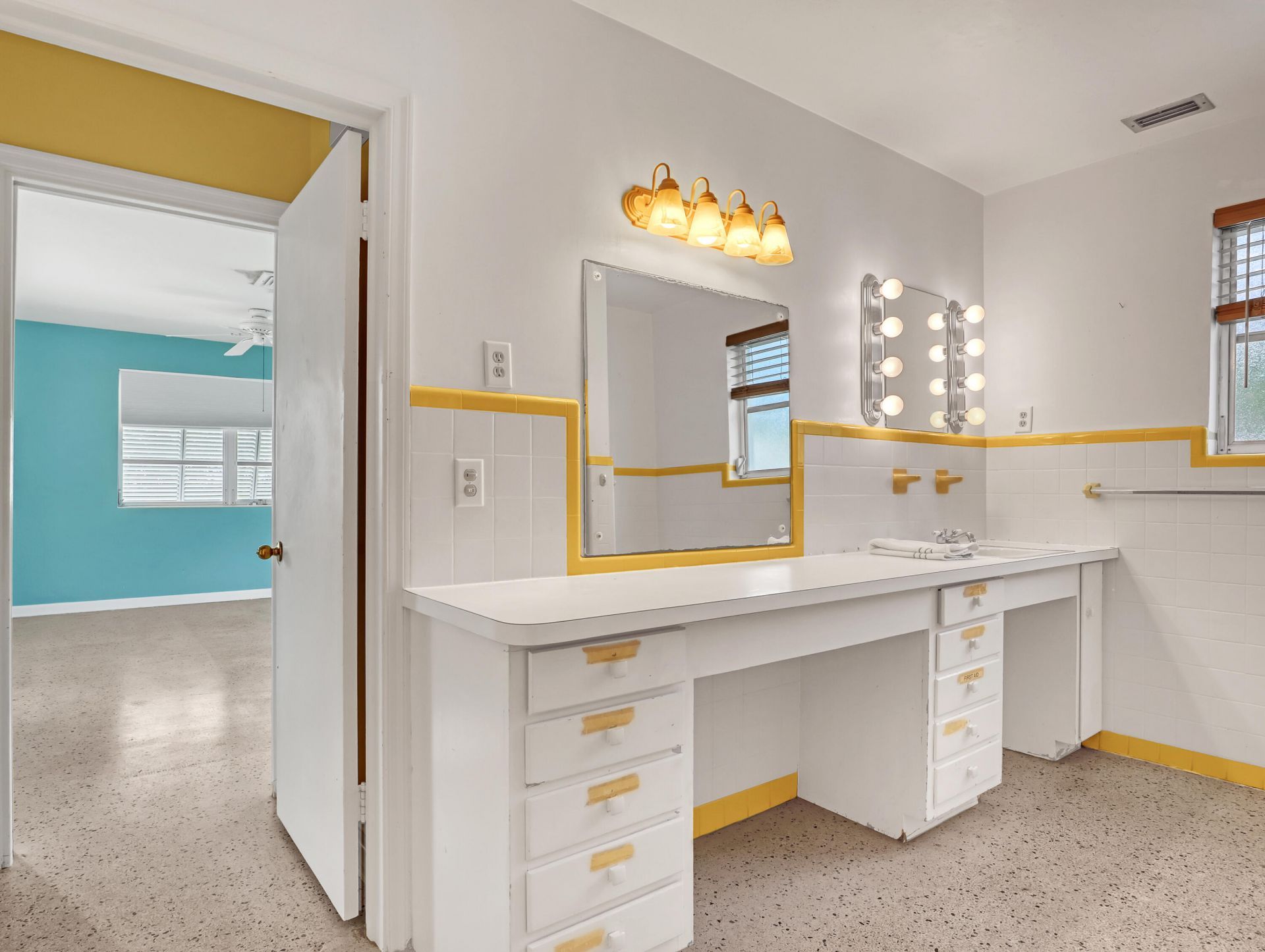 225 Linda Lane, Palm Beach Shores, FL 33404 Photo