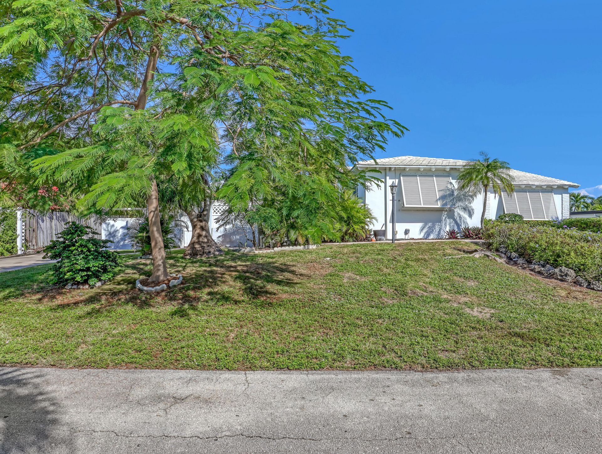 225 Linda Lane, Palm Beach Shores, FL 33404 Photo