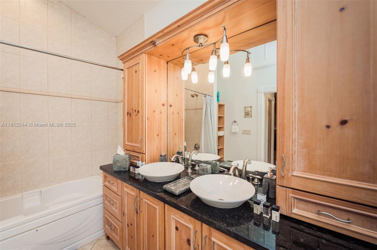 302 Balboa St, Hollywood, FL 33019 Photo