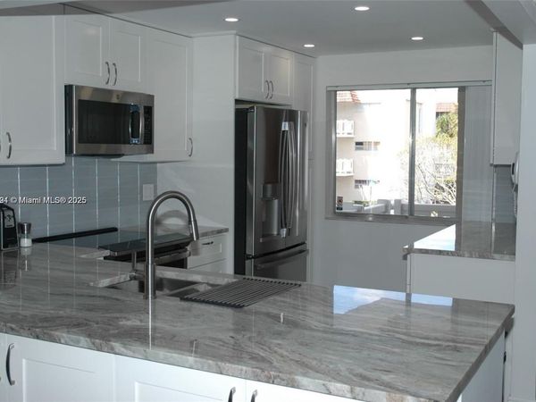 3571 Inverrary Dr, Unit 201, Lauderhill, FL 33319