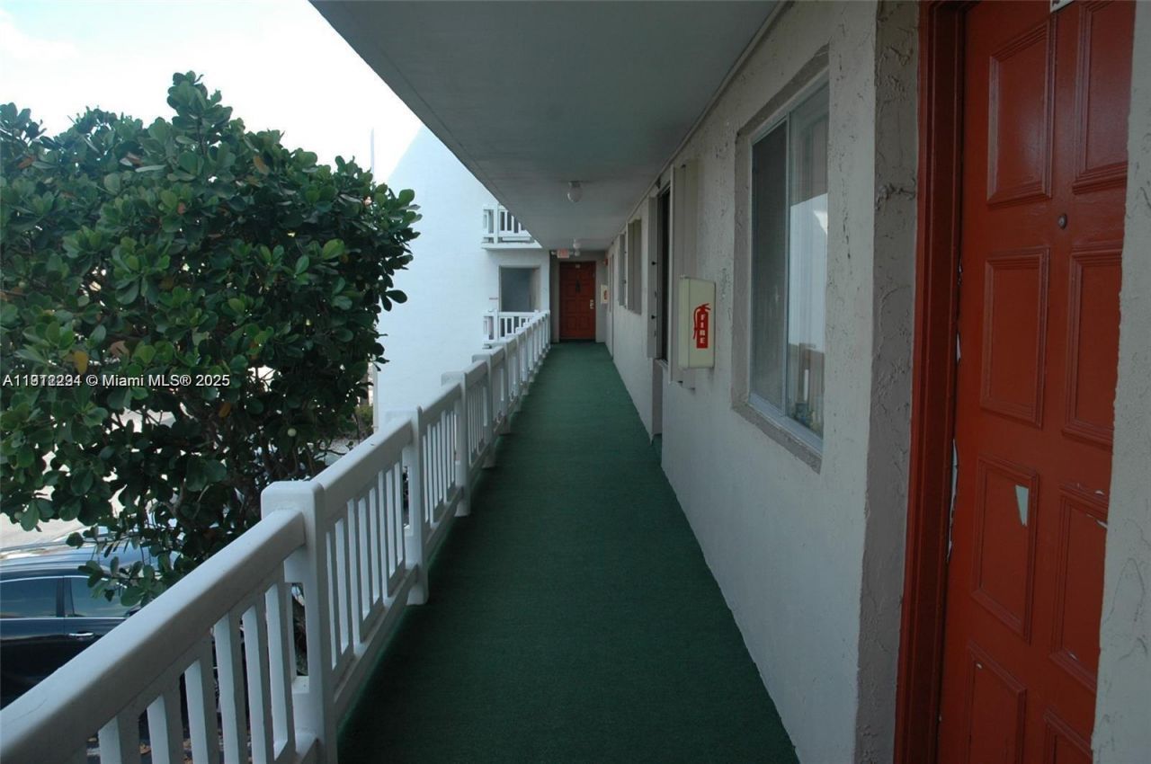 3571 Inverrary Dr, Unit 201, Lauderhill, FL 33319 Photo