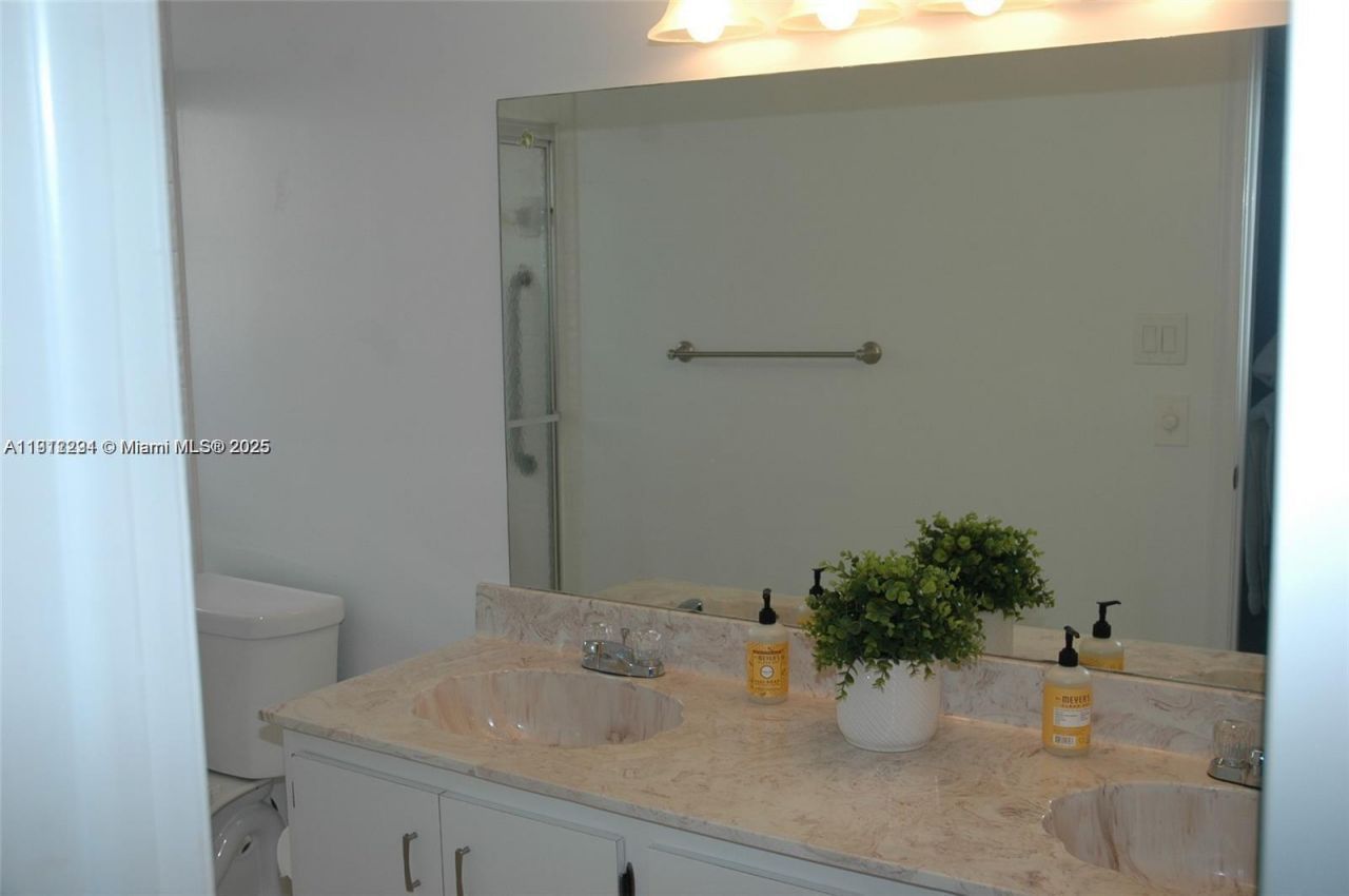 3571 Inverrary Dr, Unit 201, Lauderhill, FL 33319 Photo