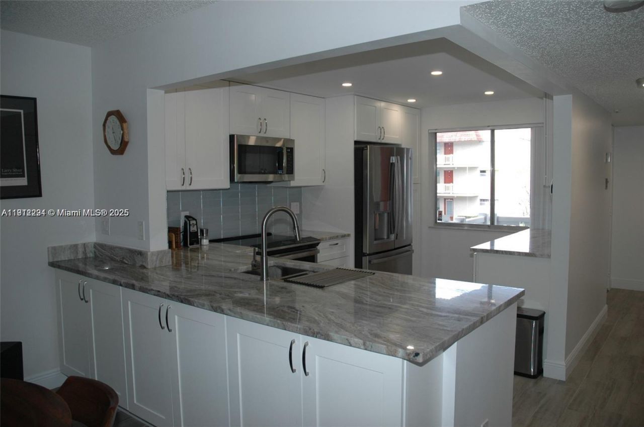 3571 Inverrary Dr, Unit 201, Lauderhill, FL 33319 Photo